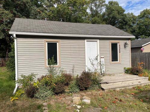 5460 Circle Dr, Meskegon, MI 49442-1811