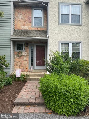 154 Nottingham Ct, Chester, PA 19014-1255