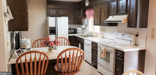 1147 Locust Ln, Littlestown PA 17340-9650 exterior