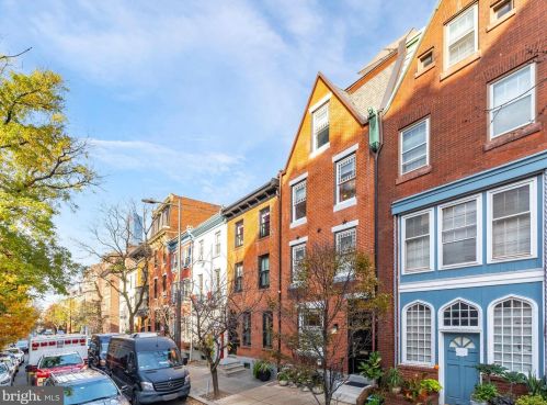 2109 Locust St, Philadelphia PA 19103-4802 exterior