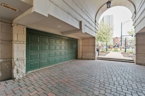 2014 Lincoln Ave, Chicago IL 60614-4598 exterior