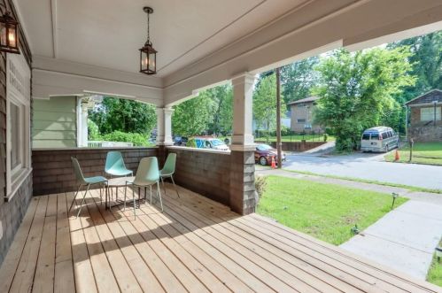 390 Holderness St, Atlanta GA 30310-1706 exterior