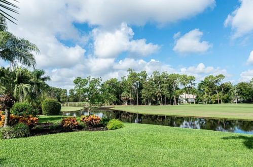 4702 Oak Leaf Dr, Naples FL 34119-8574 exterior