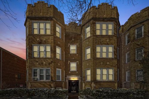 7434 Claremont Ave, Chicago IL 60645-1714 exterior