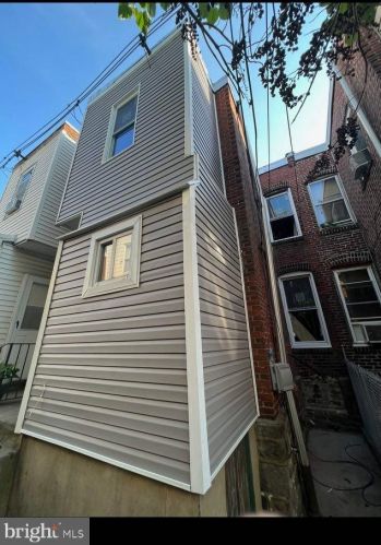 2267 Cambria St, Philadelphia PA 19134-4232 exterior