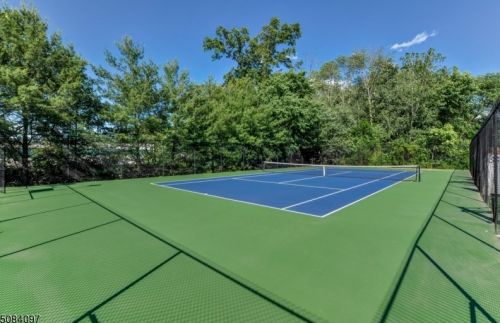 40 Winged Foot Dr, Livingston NJ 07039-8218 exterior