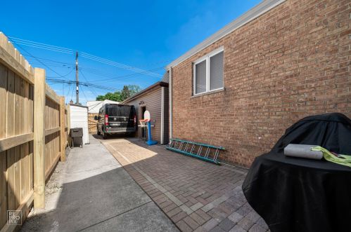 10839 Avenue, Chicago IL  60617-6749 exterior