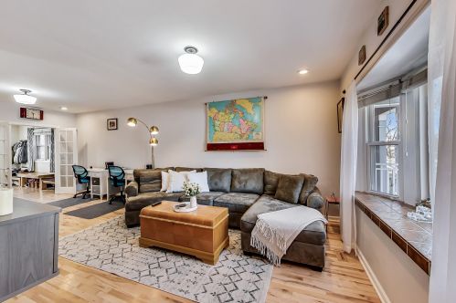 3823 Ravenswood Ave, Chicago IL 60660-2320 exterior