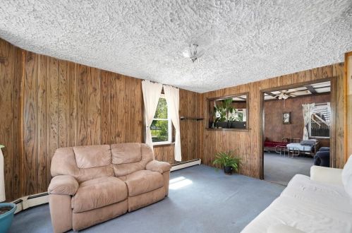 203 Sunnyside Ave, Woonsocket RI 02895-5103 exterior