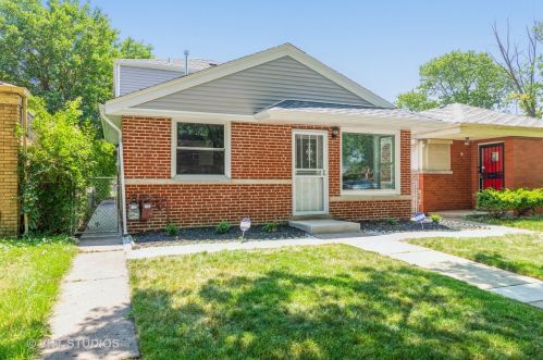 49 77th St, Chicago, IL 60620-1014