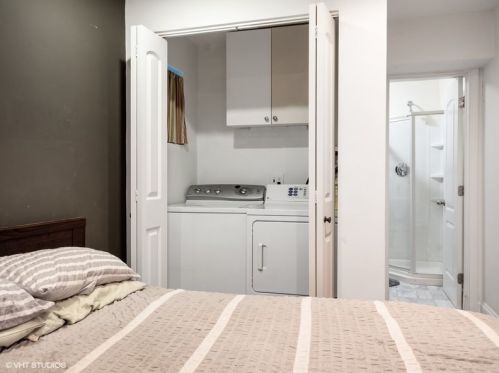 4026 Clarendon Ave, Chicago IL  60613-3144 exterior