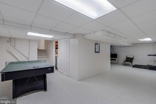 8717 Liberty Ln, Rockville MD 20854-3638 exterior