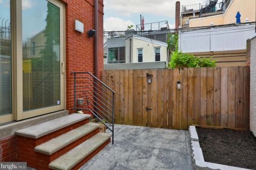 833 Bainbridge St, Philadelphia PA  19147-2009 exterior