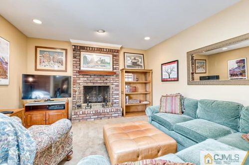 68 Monroe Ave, Edison NJ 08820-3724 exterior