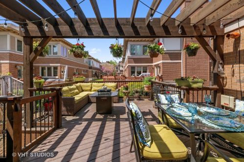 1320 Plymouth Ct, Chicago IL 60605-2717 exterior