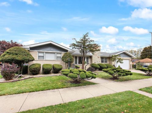 9757 Calumet Ave, Chicago, IL 60628-1429