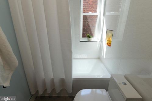 238 10th St, Washington DC  20002-6214 exterior