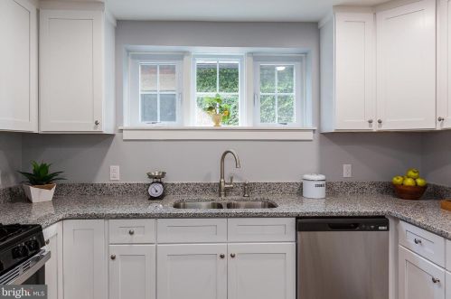 328 Walnut St, Lancaster PA  17602-2404 exterior