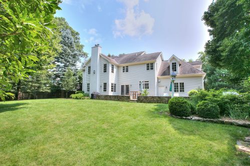 19 Long Lots Rd, Westport CT 06880-3846 exterior