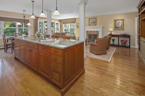 140 Long Lots Rd, Westport CT 06880-3826 exterior