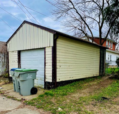 1512 Congress St, Milwaukee, WI 53209-6402