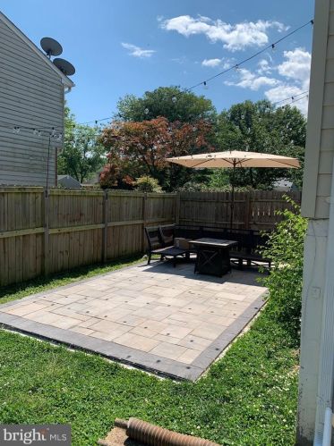 8213 Cooper St, Alexandria VA 22309-1052 exterior