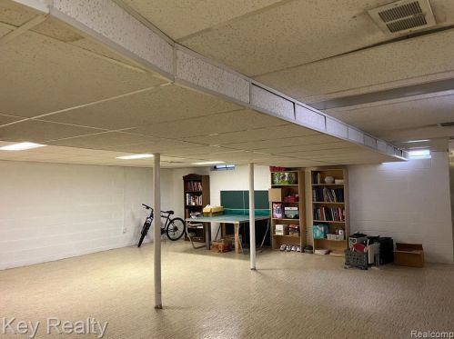 5975 Hubbell St, Dearborn Heights MI 48127-2445 exterior