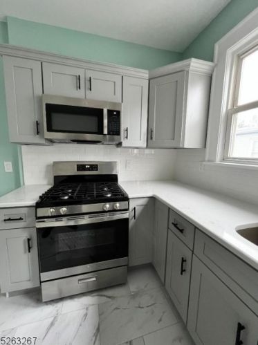 68 Manchester Pl, Newark NJ  07104-1703 exterior