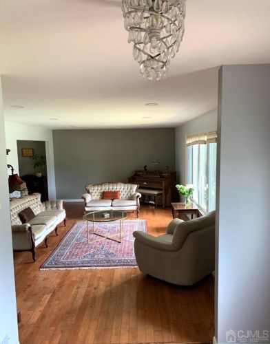 10 Sinclair Rd, Edison NJ  08820-1691 exterior