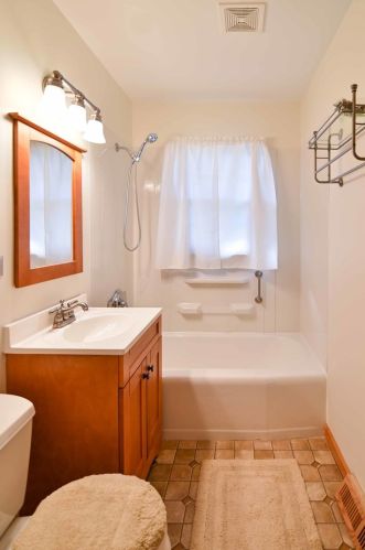 2716 Florida Ave, Waukegan IL 60087-4536 exterior