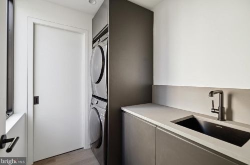 1355 Kater St, Philadelphia PA 19147-1817 exterior