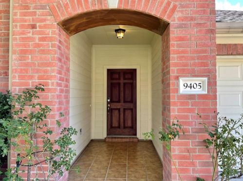 9405 Castle Pines Dr, Austin TX  78717-3967 exterior