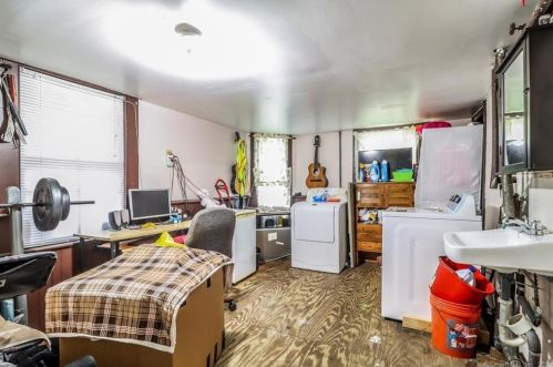 167 Caroline St, Derby CT 06418-1940 exterior