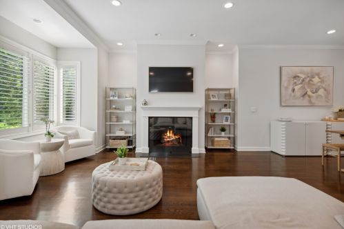 446 Superior St, Chicago IL  60654-3497 exterior