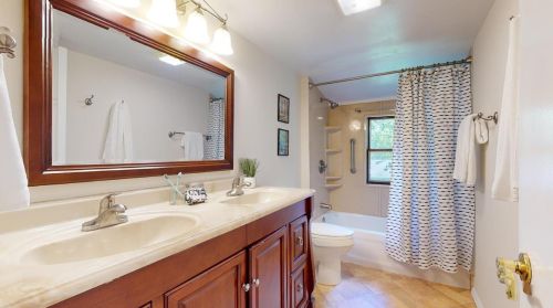 744 Laclede Sta Rd, Saint Louis MO 63117-2048 exterior