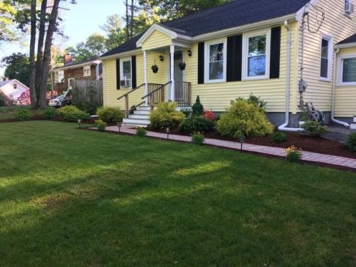64 Davis St, Taunton, MA 02780-2115