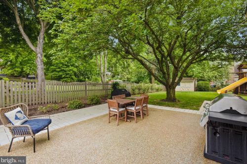 7701 Midday Ln, Alexandria VA 22306-2522 exterior