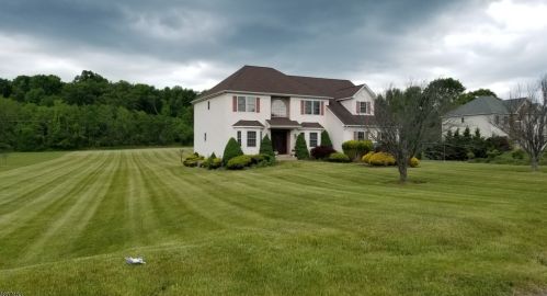 20 Saddle Ridge Rd, Sparta, NJ 07871-3217