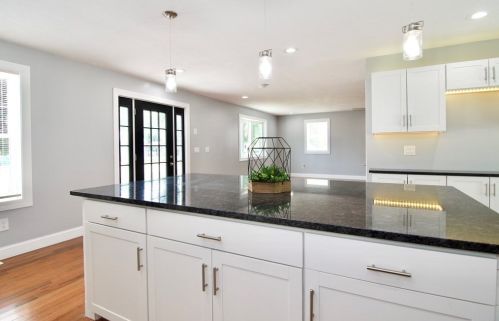 75 Rochford Cir, Springfield MA  01128-1024 exterior