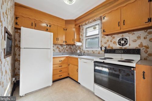 2303 Bridgewater Rd, Chester PA 19014-2957 exterior