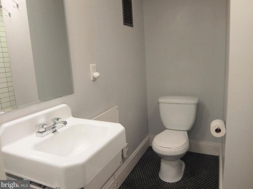 405 Fairmount Ave, Philadelphia PA 19123-2809 exterior