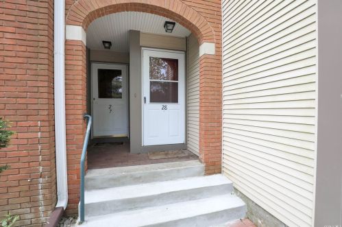 28 Greenmeadow Dr, Babylon, NY 11702-2340