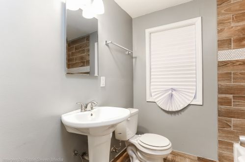 8122 Kingston Ave, Chicago IL 60617-1231 exterior