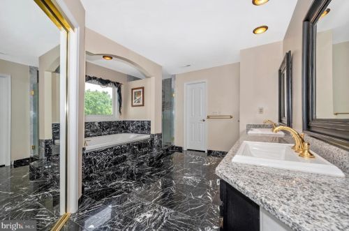 17531 Applewood Pl, Rockville MD 20855-1559 exterior