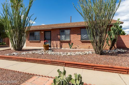 7313 Camino De La Tierra, Tucson AZ  85746-8300 exterior