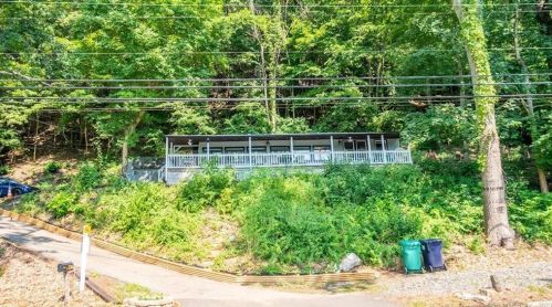 236 Roosevelt Dr, Seymour CT 06483-2118 exterior