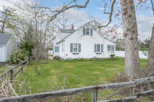 991 Kahle St, Bohemia NY 11716-2104 exterior