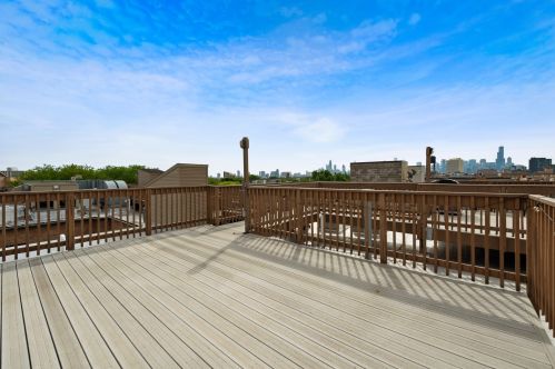 1521 Milwaukee Ave, Chicago IL 60622-2009 exterior