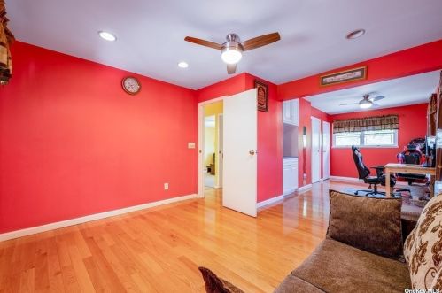 1660 Arkansas Dr, Valley Stream NY 11580-1804 exterior