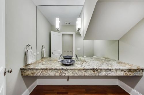 579 Hawthorne Pl, Chicago IL  60657-2922 exterior